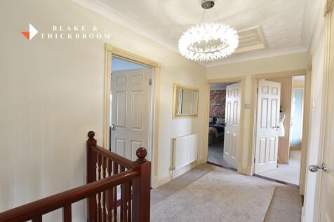 FIRST FLOOR GALLERIED LANDING