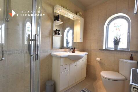 EN SUITE SHOWER ROOM