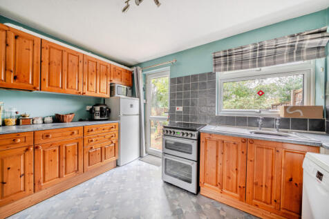 1370913-4-68f6395...