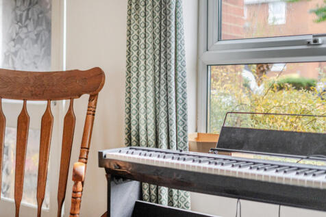 1370913-21-68f63b...