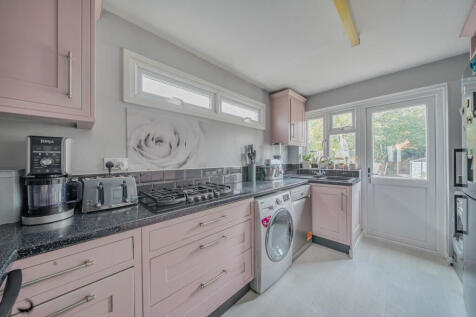 1368856-7-68f2821...