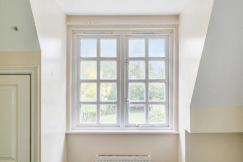 1365412-4-68ee4e2...