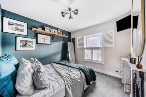 1371317-4-68f8ec7...