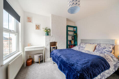 1373809-5-690de7e...