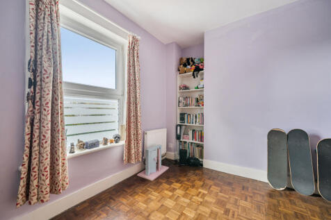 1372797-5-690dff7...