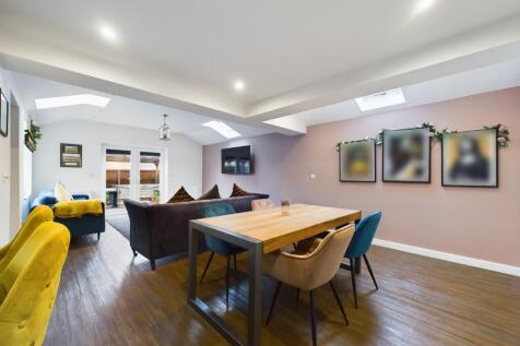 Sitting Room/Dining Room