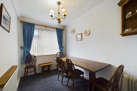 Bedroom/Dining Room