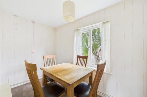 Bedroom/Dining Room