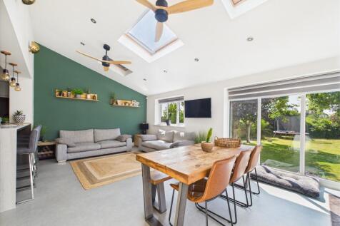 Living/Dining Area