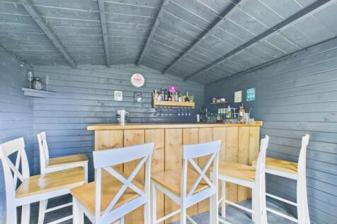 Outside Bar