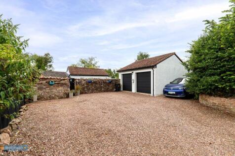 Double Garage / Parking