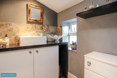 En-Suite - Cloakroom