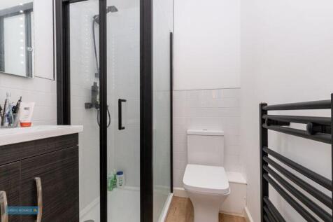 En-Suite (Bedroom 2)