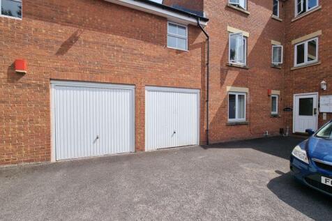 Entrance/Garage