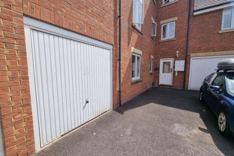 Entrance/Garage
