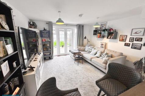 Sitting / Dining Area