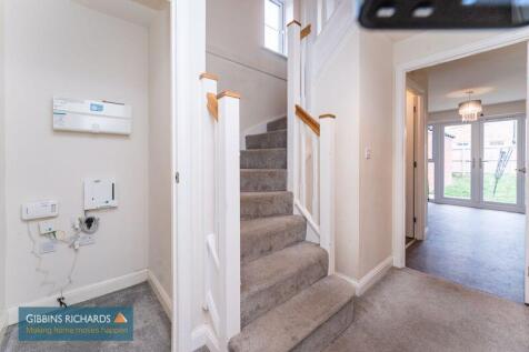 Entrance/Cupboard