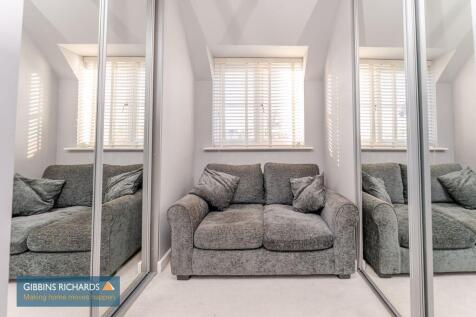 Bedroom 1 - Dressing Area