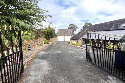 drive garage gates.jpg