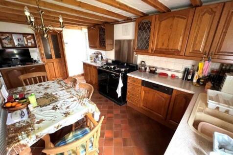 kitchen a.jpg