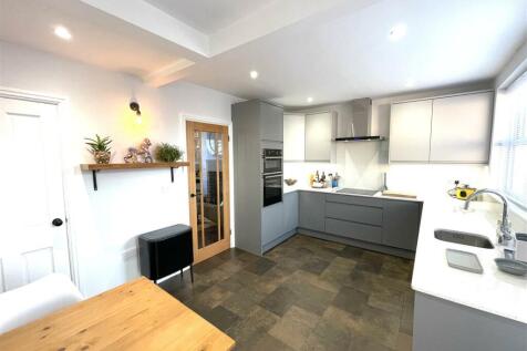 belper lan e141 kitchen.jpg