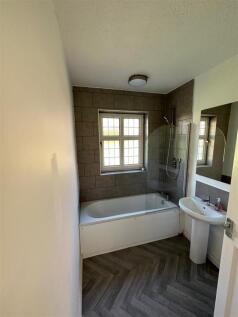 118 bathroom.jpg
