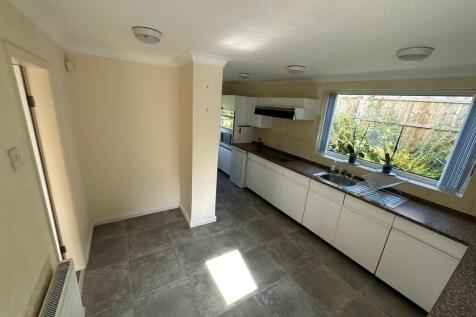 118 kitchen.jpg