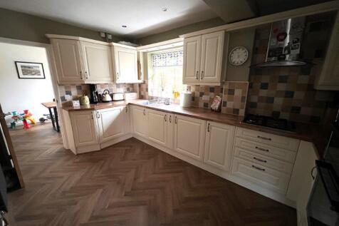 kitchen a.jpg
