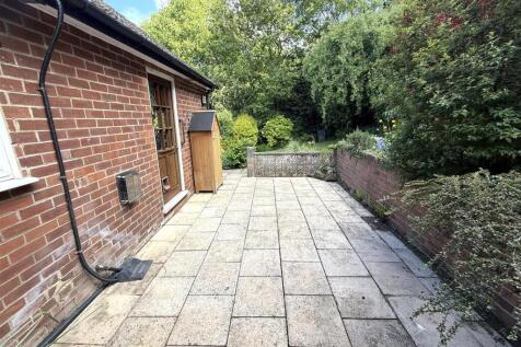 garden rear patio.jpg