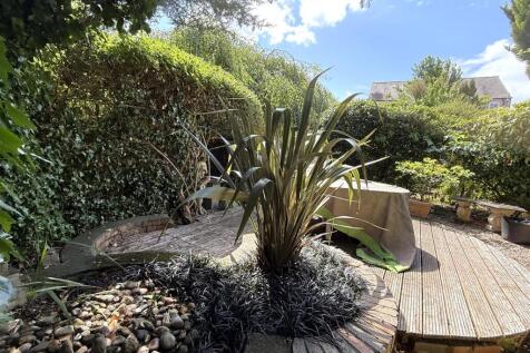 rear garden deck.jpg