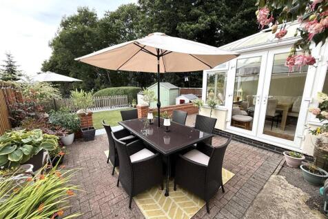 garden top patio.jpg