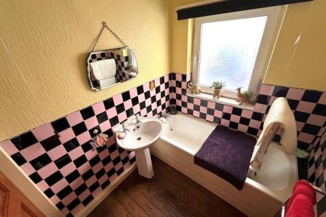bathroom 1.jpg