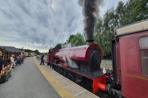 20250907_113622.jpg train photo.jpg