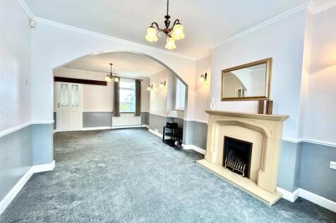FAR LAUND FRONT ROOM.jpg