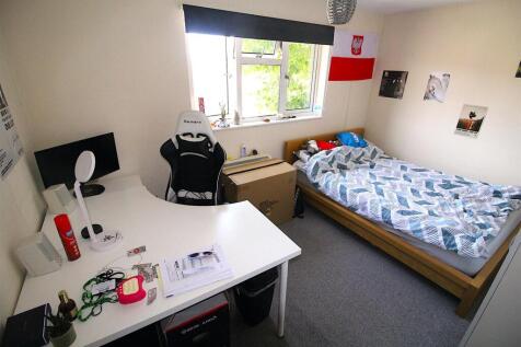 Bedroom 2.JPG