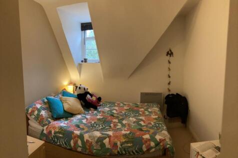 second bedroom.jpg