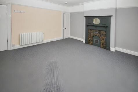 Living/sleeping area