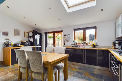 Kitchen/Dining Area