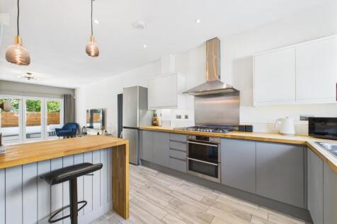 Living/Kitchen Area