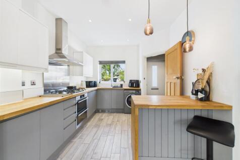 Living/Kitchen Area