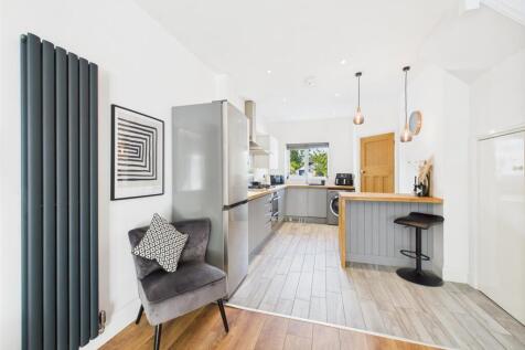 Living/Kitchen Area