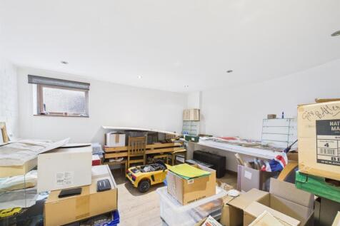 CAM01646G0-PR0387-STILL012.jpg