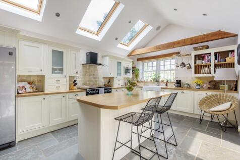 Kitchen 2.jpg