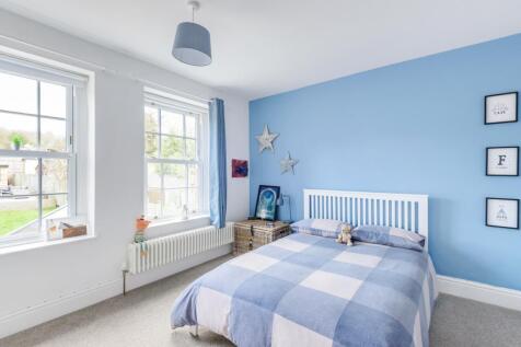 Bedroom...jpg