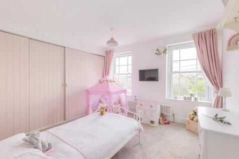 Bedroom.....jpg