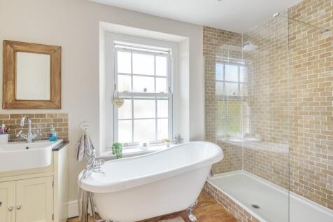 Bathroom 2.jpg