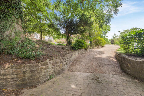 Driveway/entrance