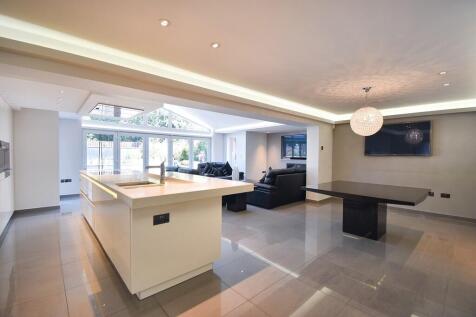 Fitted kitchen/li...