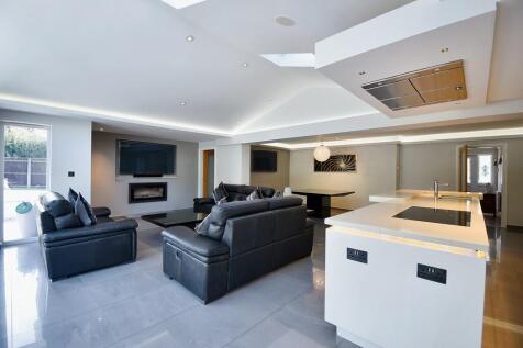 Fitted kitchen/li...