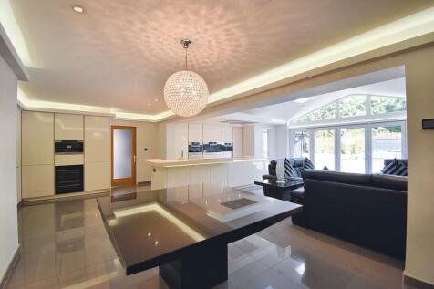 Fitted kitchen/li...